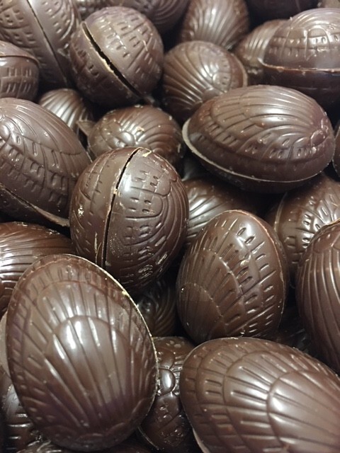 715-les-oeufs-pralines-noir.jpg