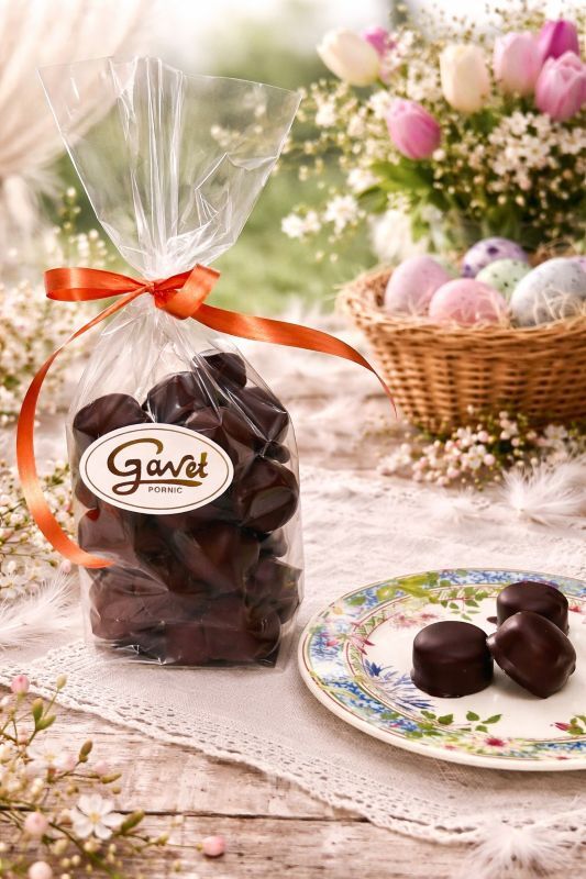 Chocolats emballés et assortiment Pâques : sachet de 100gr de guimauve parfumée cassis et passion enrobée de chocolat noir